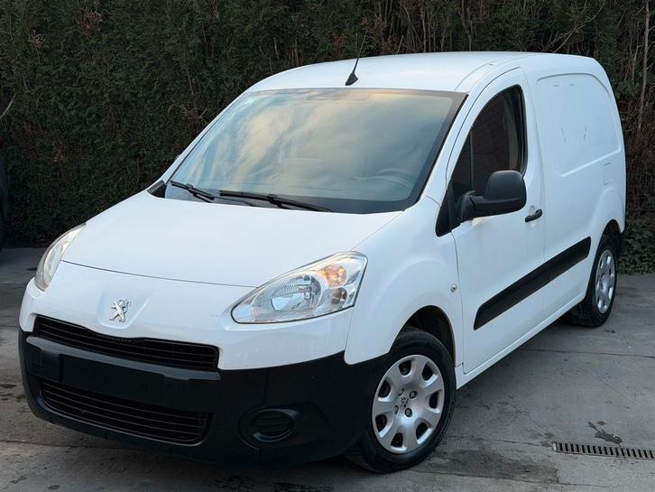 Peugeot partner 2013 140.000km 5500€ gekeurd voor verkoop, Auto's, Peugeot, Bedrijf, Partner, Diesel, Euro 5, Overige carrosserie