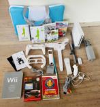 WII console met controllers, Mario spellen en vele extra´s, Games en Spelcomputers, Ophalen of Verzenden, Zo goed als nieuw, Met 2 controllers