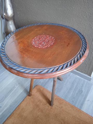 Retro bijzettafel beschikbaar voor biedingen