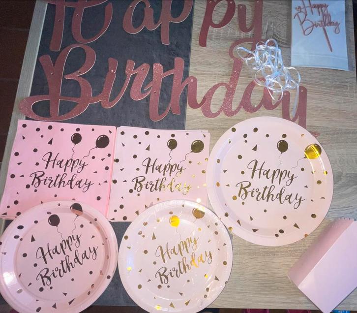 Lots anniversaire (110pieces ), Hobby & Loisirs créatifs, Articles de fête, Comme neuf, Enlèvement