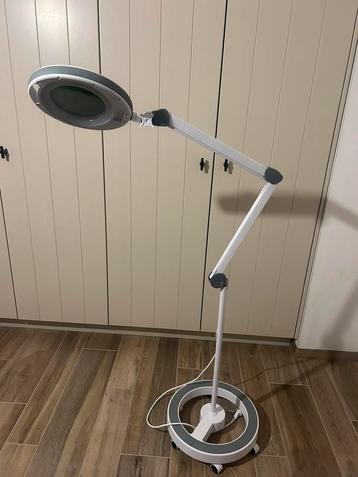 Loeplamp beschikbaar voor biedingen