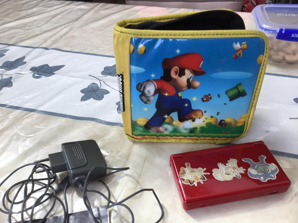 Nintendo ds litle + 3 spelletjes, Games en Spelcomputers, Spelcomputers | Nintendo 2DS en 3DS, Ophalen, Gebruikt, Rood