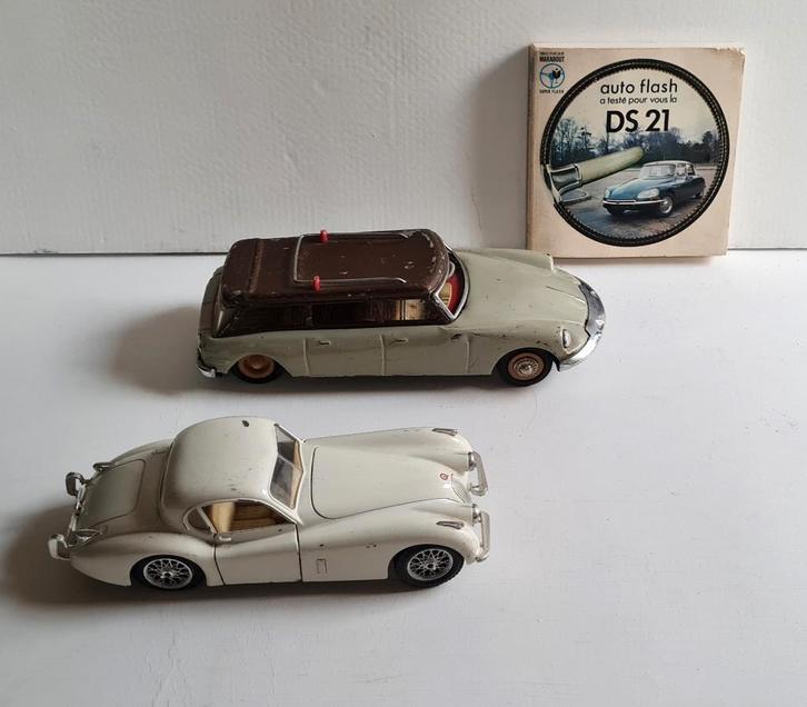 Livre flash de voiture vintage Citroën DS + Jaguar XK 1/24, Hobby & Loisirs créatifs, Voitures miniatures | 1:24, Utilisé, Voiture