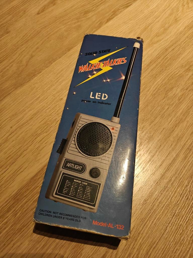 Vintage walkietalkies, Enlèvement