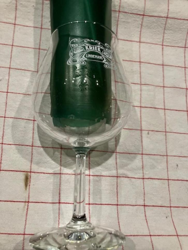 GLAS KRIEK LINDEMANS 25 CL H : 19 CM, Verzamelen, Glas en Drinkglazen, Zo goed als nieuw, Bierglas, Ophalen of Verzenden