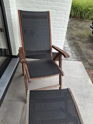 Houten verstelbare stoel met voetenbank in teak. beschikbaar voor biedingen