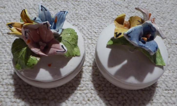 2 porseleinen potjes, Antiek en Kunst, Antiek | Porselein, Ophalen of Verzenden