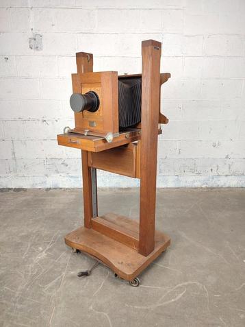 Grote antieke studio camera 1930's beschikbaar voor biedingen