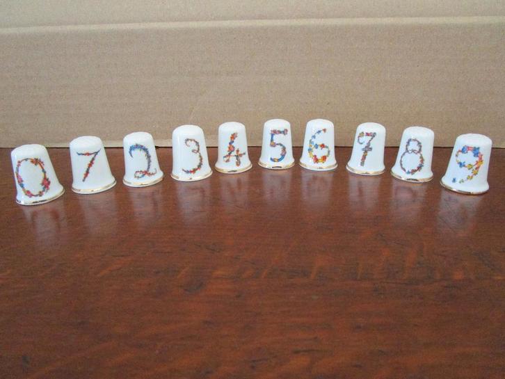 vingerhoedjes met cijfers, Verzamelen, Vingerhoedjes, Nieuw, Porselein, Ophalen of Verzenden