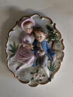 Prachtig 3D keramieken wandbordje met jongen & meisje, Antiek en Kunst, Ophalen of Verzenden