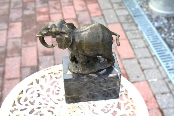 bronzen beeld van een olifant, gesigneerd, BARYE., Antiek en Kunst, Antiek | Brons en Koper, Brons, Ophalen