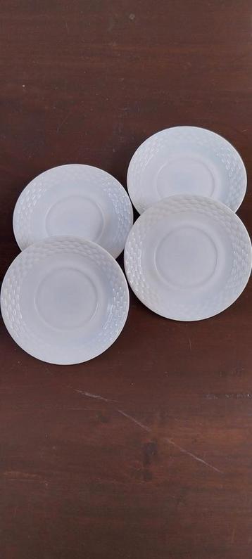 Lot de 4 sous-tasses vintage Arcopal beschikbaar voor biedingen