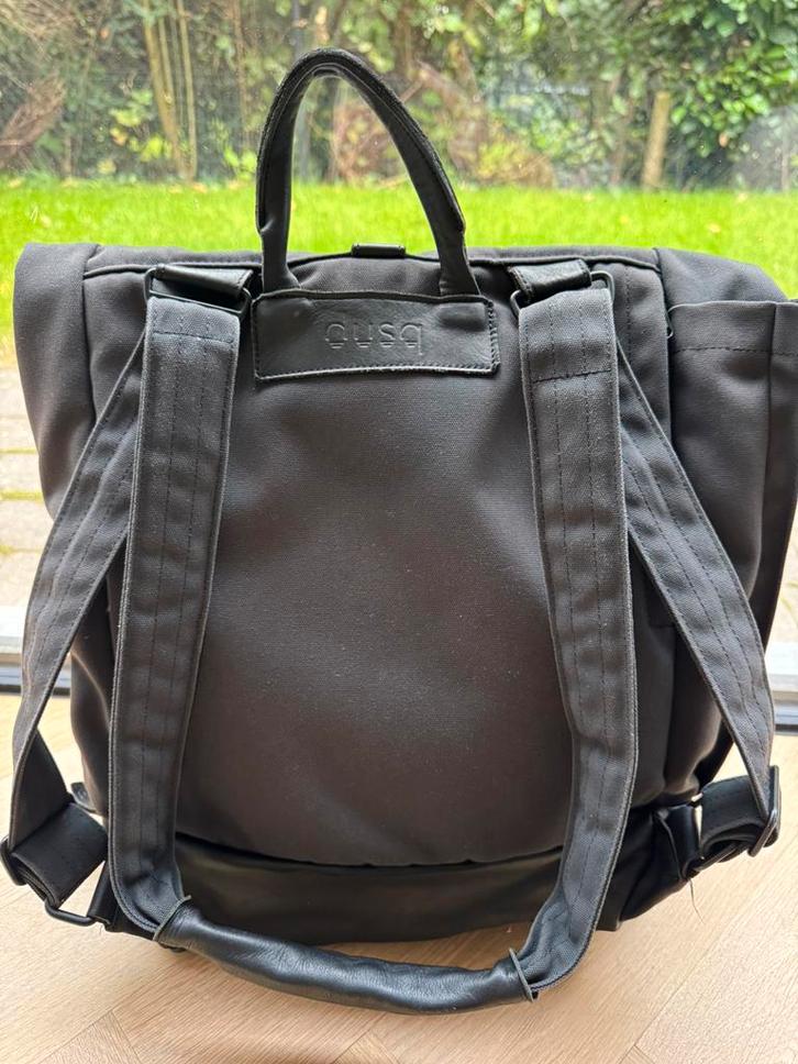 Sac à dos à couches de la marque Dusq. Noir en parfait état., Enfants & Bébés, Sac à langer bébé, Comme neuf, Enlèvement