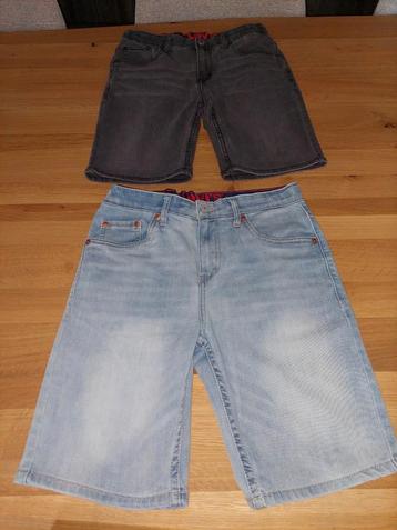 2 shorts Levi's maat 28 beschikbaar voor biedingen