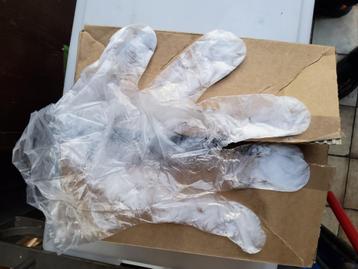 Romige manicurehandschoenen met keratine en paraffine beschikbaar voor biedingen