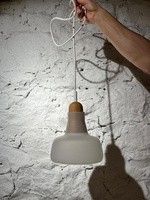 BROKIS hangset „Shadows” van opaline glas en hout, Huis en Inrichting, Lampen | Plafondlampen, Gebruikt, Glas, Hout, Metaal, Ophalen