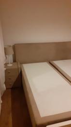 Box pring + nachtkastje, Huis en Inrichting, Slaapkamer | Complete slaapkamers, Ophalen, Zo goed als nieuw