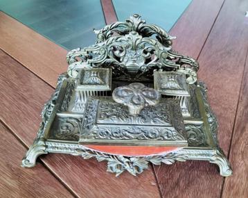 Grote dubbele bronzen inktpot met documenthouder en pers beschikbaar voor biedingen