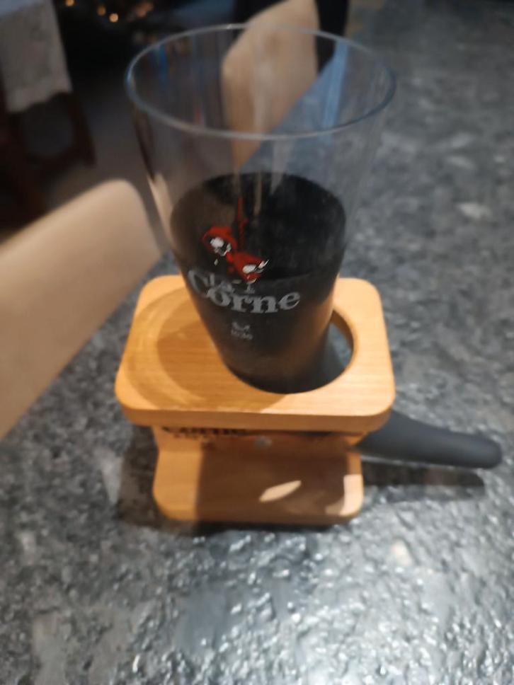 A vendre un verre La corne, Collections, Verres & Petits Verres, Utilisé, Verre à bière, Enlèvement