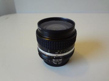 Lens Nikon Nikkor 28 mm beschikbaar voor biedingen