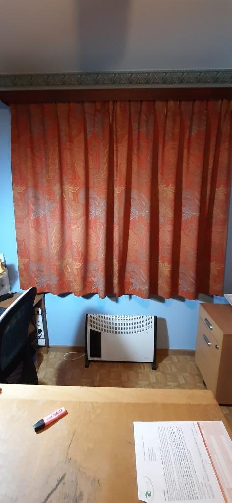 Deux Tentures identiques rouges dessin kashmir, Huis en Inrichting, Stoffering | Gordijnen en Lamellen, Zo goed als nieuw, 100 tot 150 cm