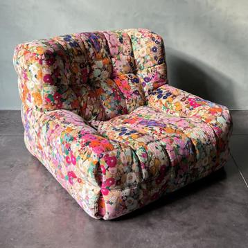 Fauteuil et pouf kashima ligne roset michel ducaroy vintage  disponible aux enchères