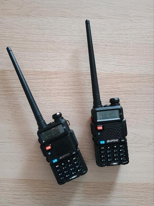 2 Baofeng UV-5R 8W walkietalkies, Telecommunicatie, Portofoons en Walkie-talkies, Nieuw, Portofoon of Walkie-talkie, 15 km of meer