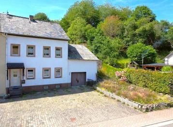 Eenzijdig aangebouwd woonhuis met tuin en garage in de Eifel beschikbaar voor biedingen