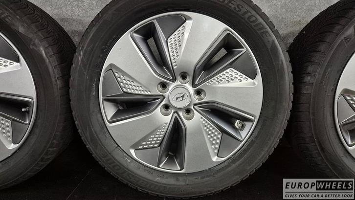 17 inch Winterbanden Hyundai Kona 215 55 17 Bridgestone, Auto-onderdelen, Banden en Velgen, Banden en Velgen, Winterbanden, 17 inch
