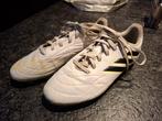 Chaussures de football Adidas, blanches taille 37 1/3, Sports & Fitness, Football, Enlèvement ou Envoi