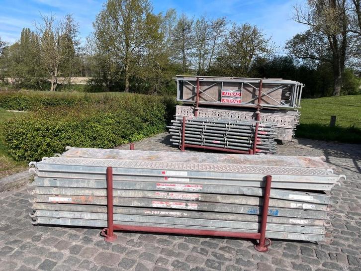 Enorme Altrad multi Mefran CH49 steiger  +/- 540m2 m vloeren, Doe-het-zelf en Bouw, Steigers, Zo goed als nieuw, Gevelsteiger