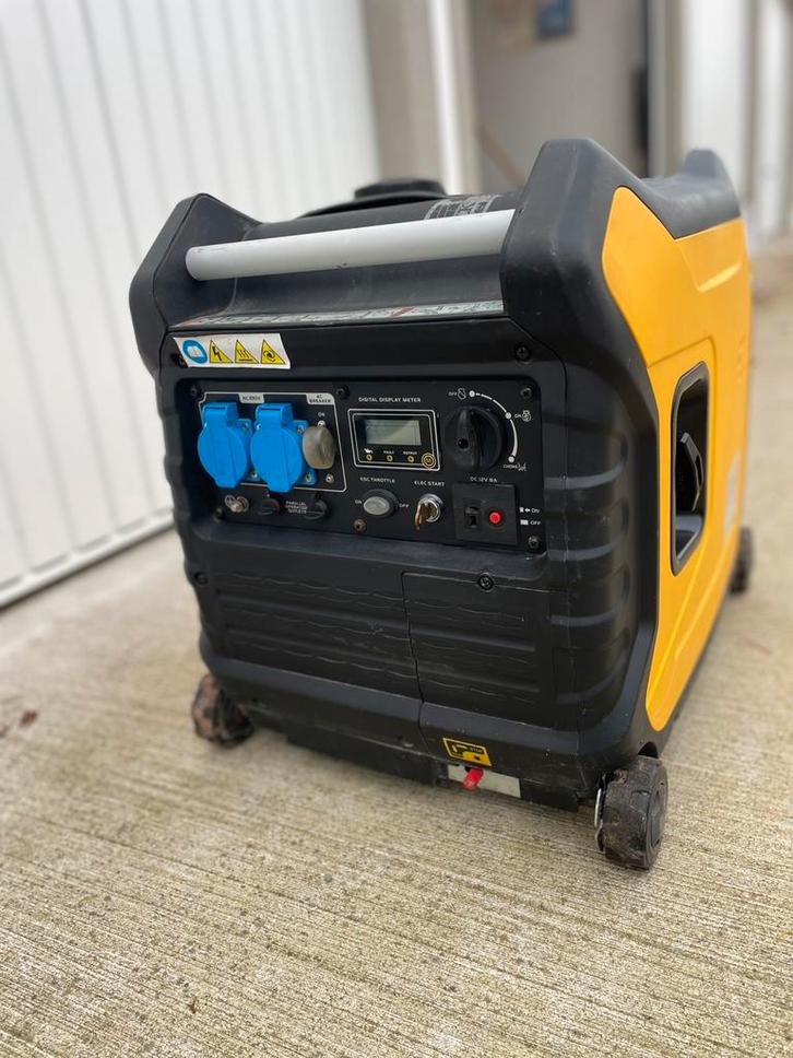 Generator - GenerMore 3,5KVA/ 3000 W, Doe-het-zelf en Bouw, Gereedschapskisten, Zo goed als nieuw, Ophalen
