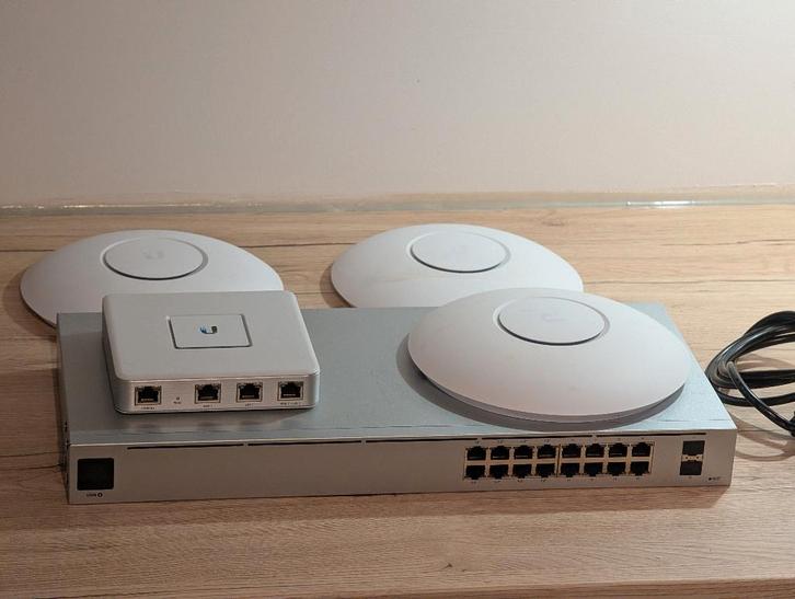 Ubiquiti Full Setup, Informatique & Logiciels, Points d'accès, Comme neuf, Enlèvement ou Envoi