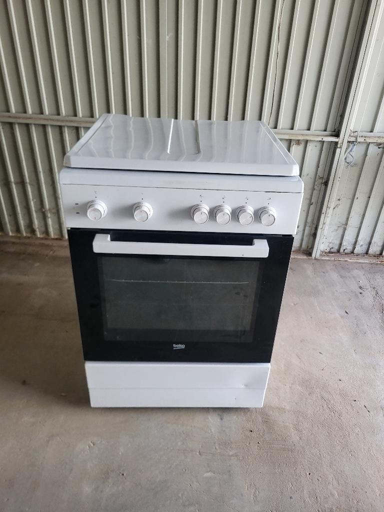 Beko elektrisch fornuis, Elektronische apparatuur, Fornuizen, Ophalen, Gebruikt, 4 kookzones, Vrijstaand