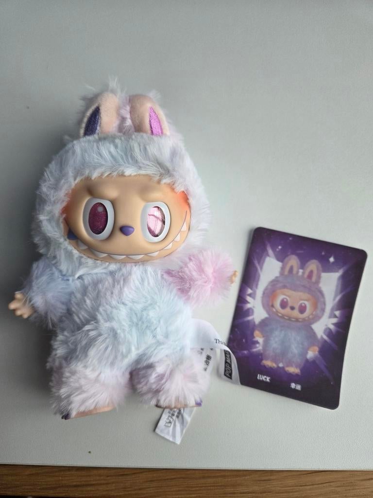 Big Into Energy Labubu, Verzenden