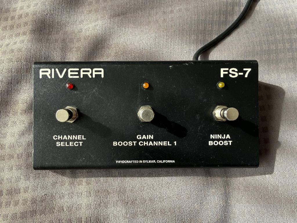 Rivera FS-7 footswitch voor gitaarversterker, Ophalen