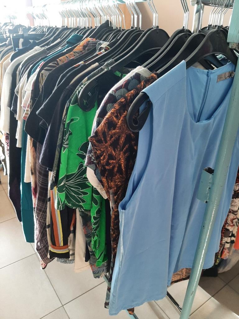 500 stuks kleding in alle maten 1 € of 80 € per 100 stuks, Enlèvement ou Envoi, Comme neuf