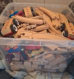 2 bakken met houten blokken + treinrails met treintjes, Ophalen