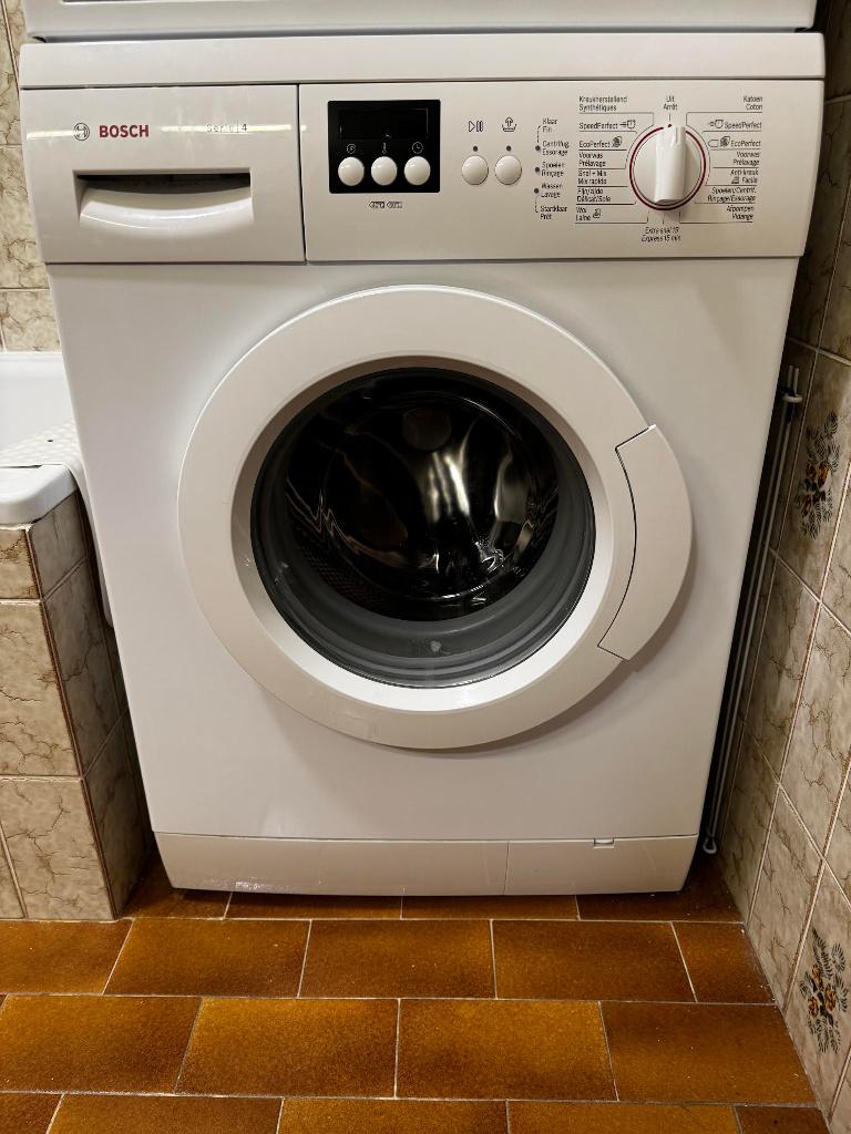 Bosch Wasmachine serie 4, Elektronische apparatuur, Ophalen, Zo goed als nieuw, Voorlader, 85 tot 90 cm