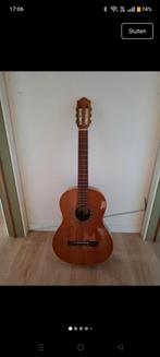 Guitare avec étui, Musique & Instruments, Instruments à corde | Guitares | Acoustiques, Enlèvement ou Envoi