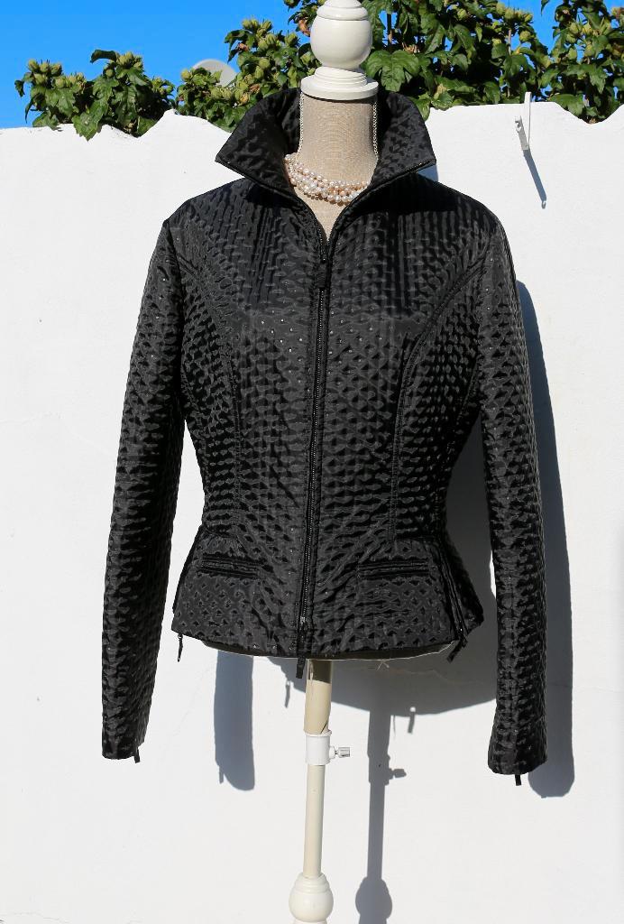 Prachtige zwarte jas Emporio Armani T44, Kleding | Dames, Jassen | Winter, Nieuw, Maat 42/44 (L), Zwart, Ophalen of Verzenden