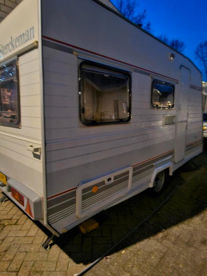 Sterckeman caravan 1995 vakantie klaar met veel extra.s, Caravans en Kamperen, Caravans, Particulier, Sterckeman, Koelkast, Radio