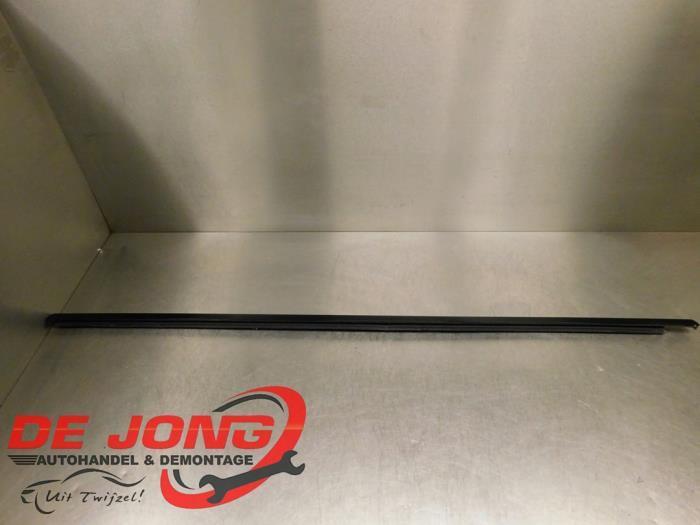 Joint de vitre d'un Mercedes GLE, Autos : Pièces & Accessoires, Carrosserie & Tôlerie, Mercedes-Benz, Utilisé, 3 mois de garantie