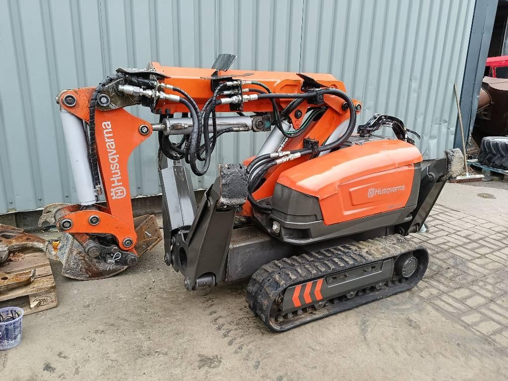 Husqvarna DXR 310 demolition robot remote excavator bagger, Articles professionnels, Machines & Construction | Grues & Excavatrices