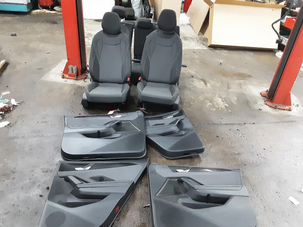 INTERIEUR COMPLET Volkswagen Tiguan (CT1) (01-2023/-), Volkswagen, Mevr. I. Hauben, Utilisé, Rue de l'Espoir 34 34
4030  GRIVEGNÉE, BE