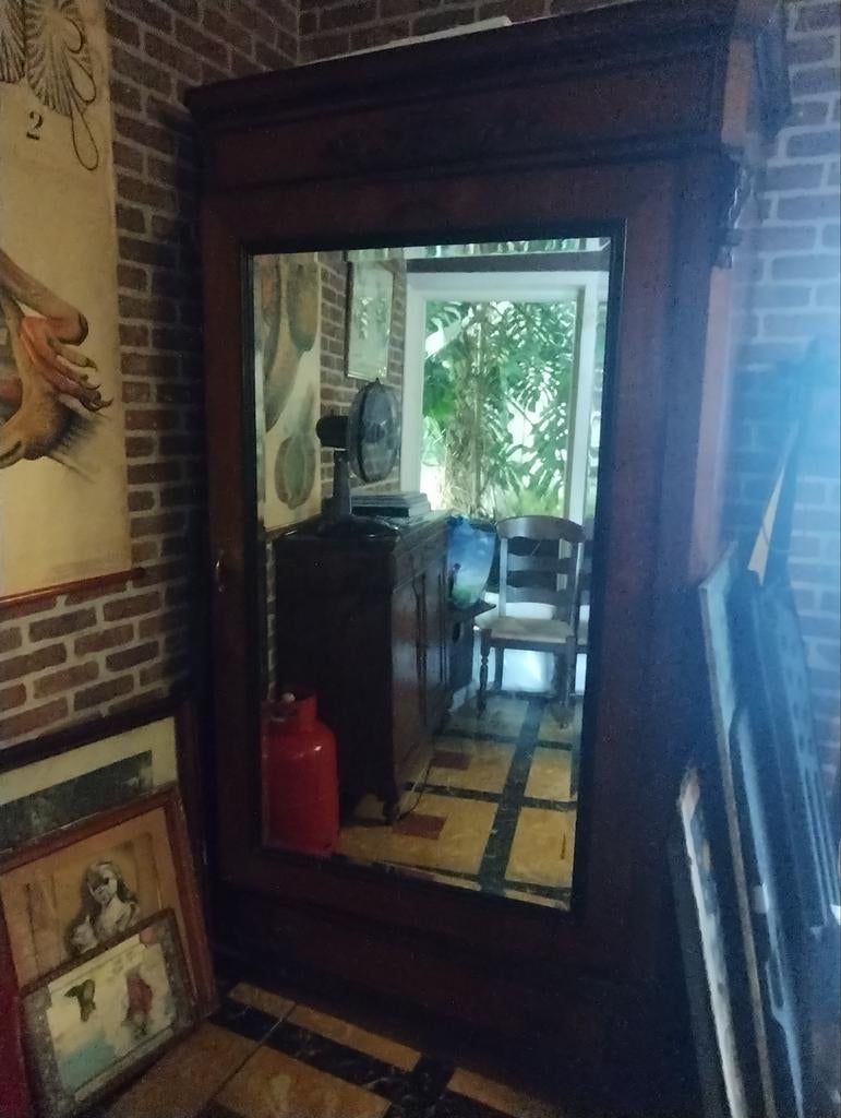 Oude spiegelkast, Ophalen