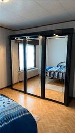 Kleerkast zwart met 3 spiegels en spots, Ophalen, Gebruikt