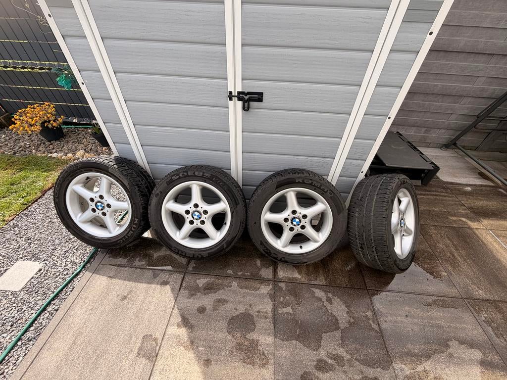 4 jantes BMW Style 18 + pneus – 220 € à discuter, Autos : Pièces & Accessoires, Enlèvement, 4 Saisons, Pneu(s)