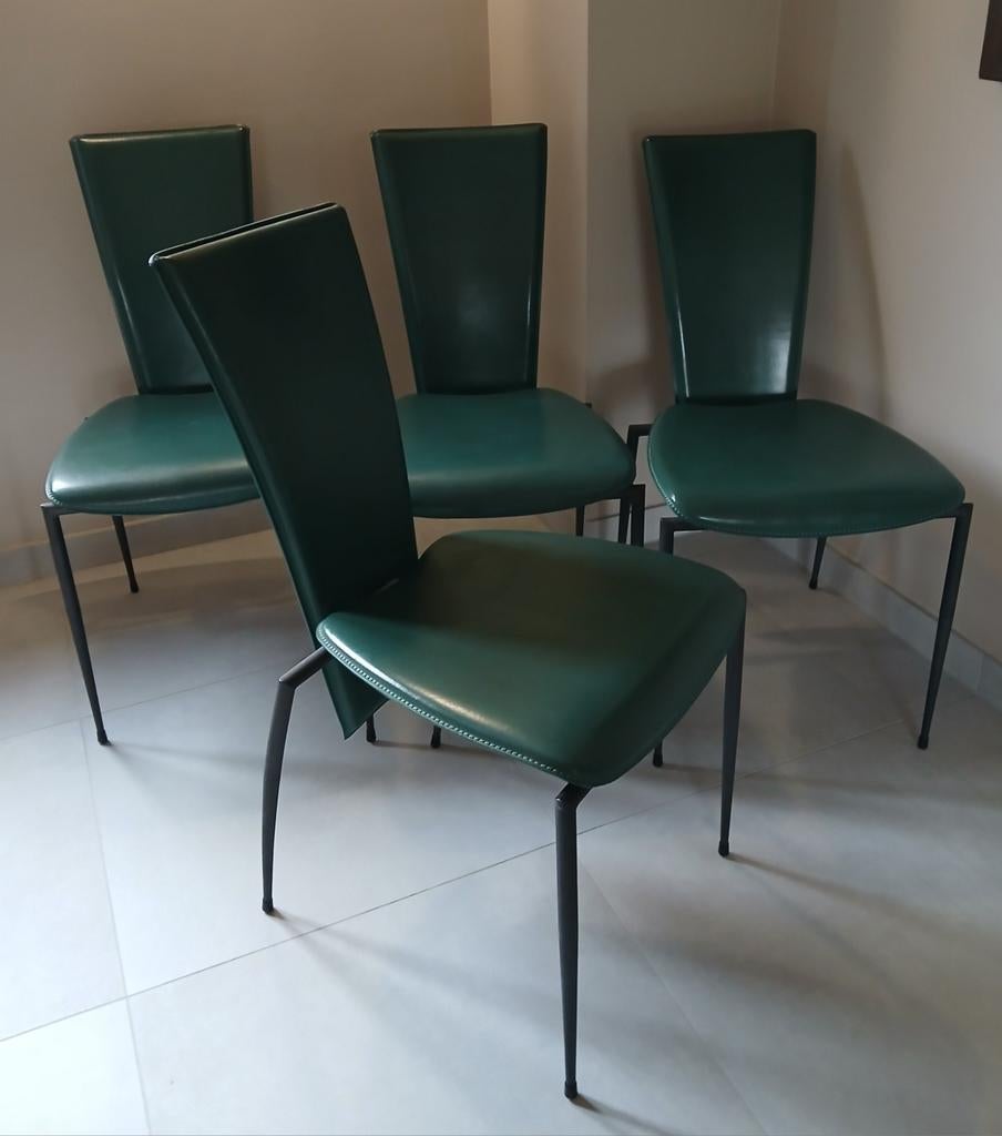 Set van vier postmoderne groen lederen stoelen. Arper Italië, Ophalen, Vier