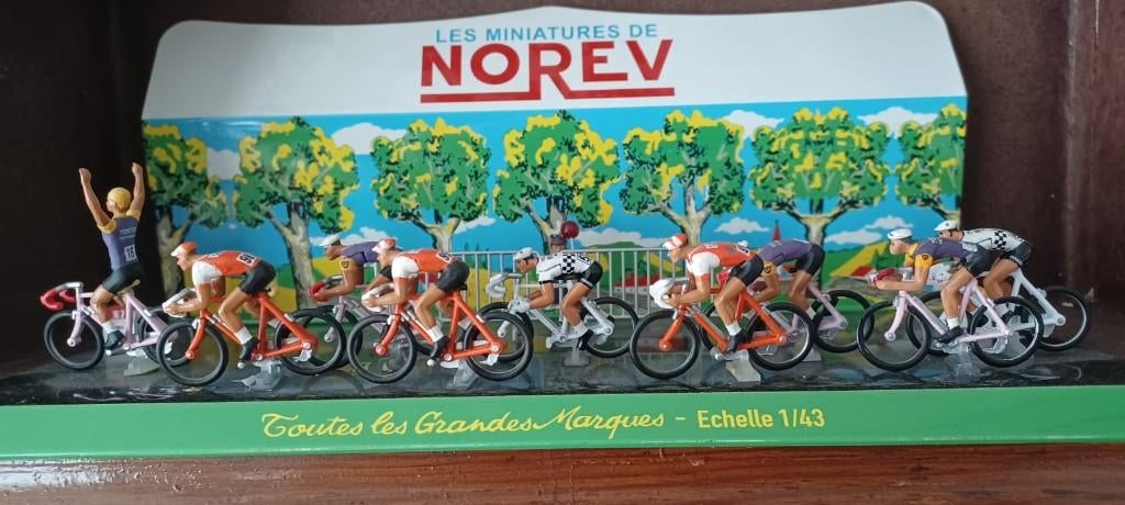 cyclistes miniatures avec maillots rétro, Enlèvement ou Envoi